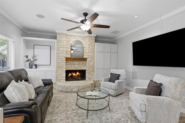 9 Hillway DR, Round Rock, TX 78664
