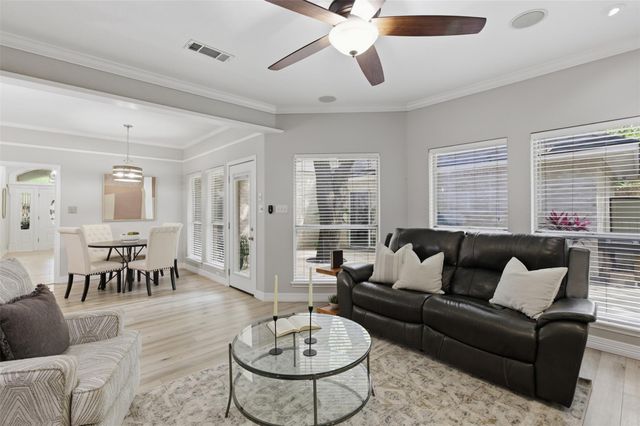 9 Hillway DR, Round Rock, TX 78664