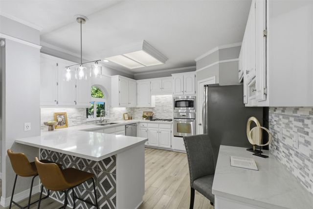 9 Hillway DR, Round Rock, TX 78664