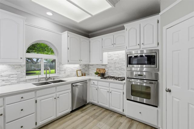 9 Hillway DR, Round Rock, TX 78664
