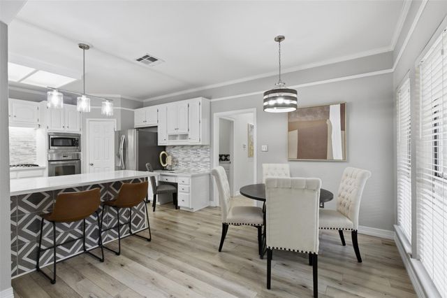 9 Hillway DR, Round Rock, TX 78664