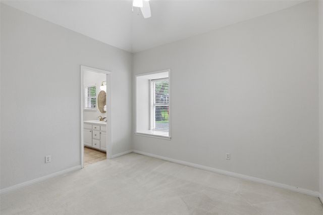 9 Hillway DR, Round Rock, TX 78664