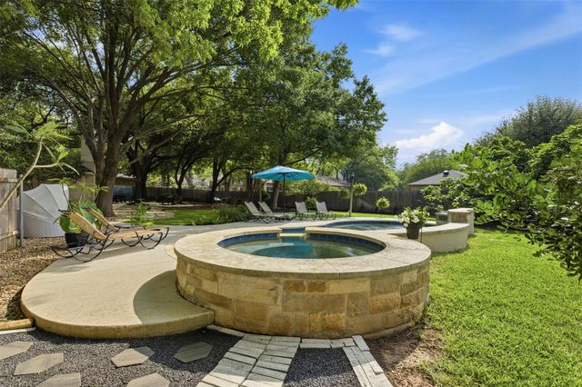 9 Hillway DR, Round Rock, TX 78664