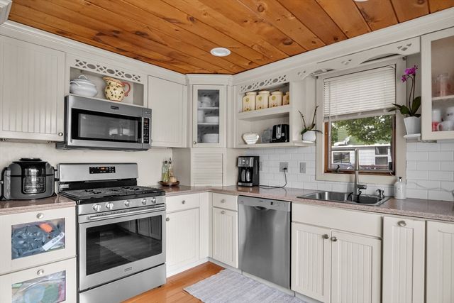 628 Broadway - Aka 628 Ward Ter, Lynnfield, MA 01940