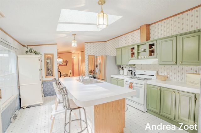 1705 Archwood Drive, Wayland, MI 49348