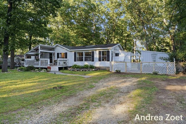 1705 Archwood Drive, Wayland, MI 49348