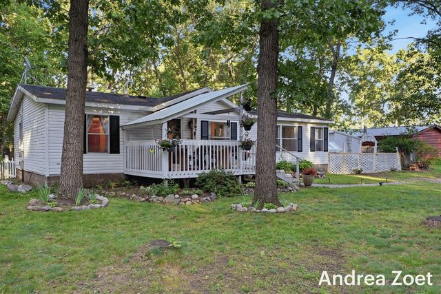 1705 Archwood Drive, Wayland, MI 49348