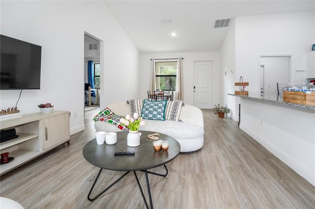 8031 SANDY CIR, Labelle, FL 33935