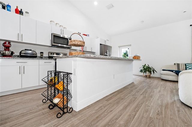 8031 SANDY CIR, Labelle, FL 33935