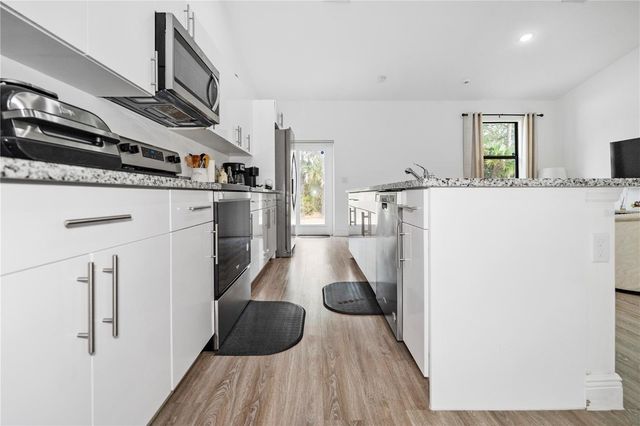 8031 SANDY CIR, Labelle, FL 33935