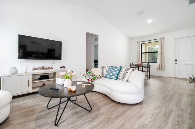 8031 SANDY CIR, Labelle, FL 33935