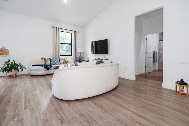 8031 SANDY CIR, Labelle, FL 33935