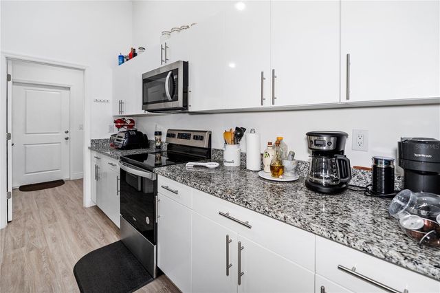 8031 SANDY CIR, Labelle, FL 33935