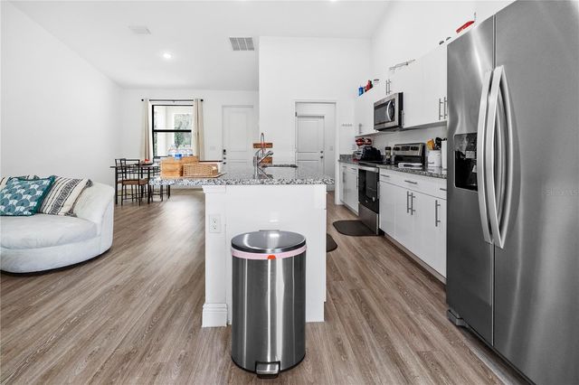 8031 SANDY CIR, Labelle, FL 33935