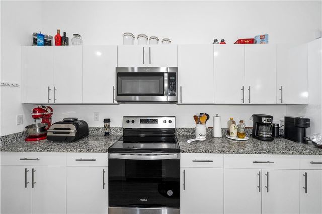 8031 SANDY CIR, Labelle, FL 33935