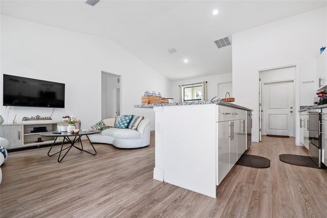 8031 SANDY CIR, Labelle, FL 33935