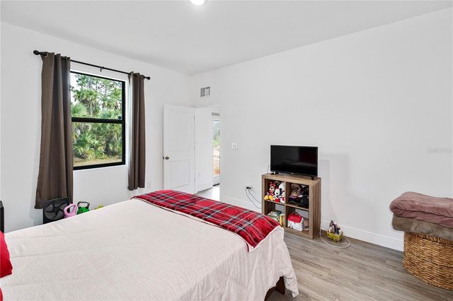 8031 SANDY CIR, Labelle, FL 33935