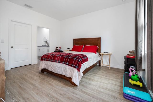 8031 SANDY CIR, Labelle, FL 33935