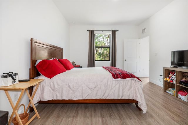 8031 SANDY CIR, Labelle, FL 33935