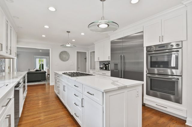 39 Wedgemere Road, Stamford, CT 06905