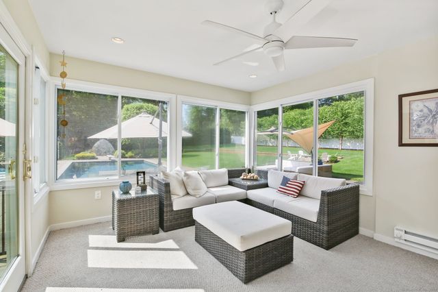 39 Wedgemere Road, Stamford, CT 06905