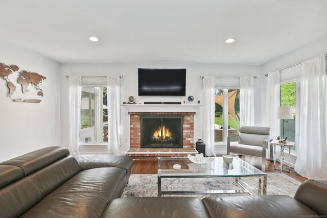 39 Wedgemere Road, Stamford, CT 06905