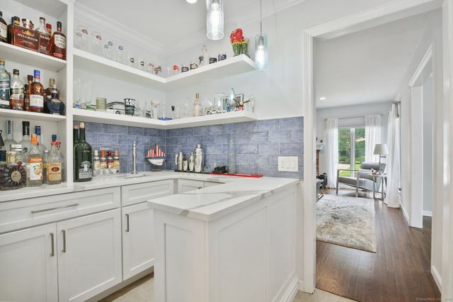 39 Wedgemere Road, Stamford, CT 06905