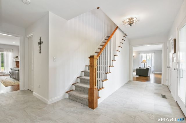 39 Wedgemere Road, Stamford, CT 06905