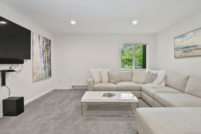 39 Wedgemere Road, Stamford, CT 06905