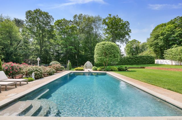 39 Wedgemere Road, Stamford, CT 06905