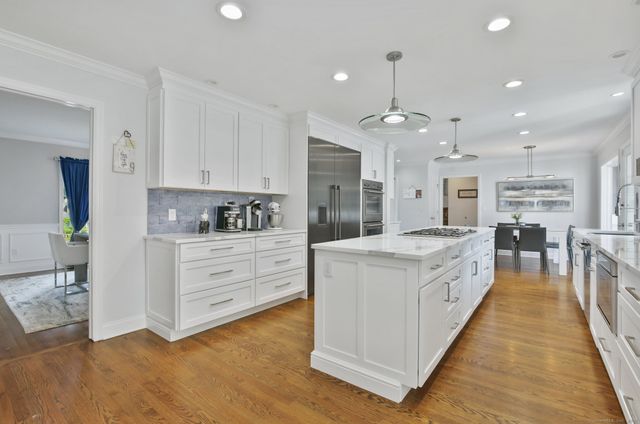 39 Wedgemere Road, Stamford, CT 06905