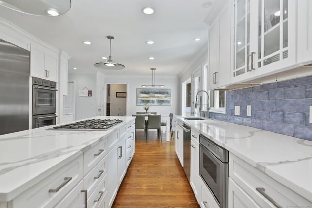 39 Wedgemere Road, Stamford, CT 06905