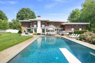 39 Wedgemere Road, Stamford, CT 06905