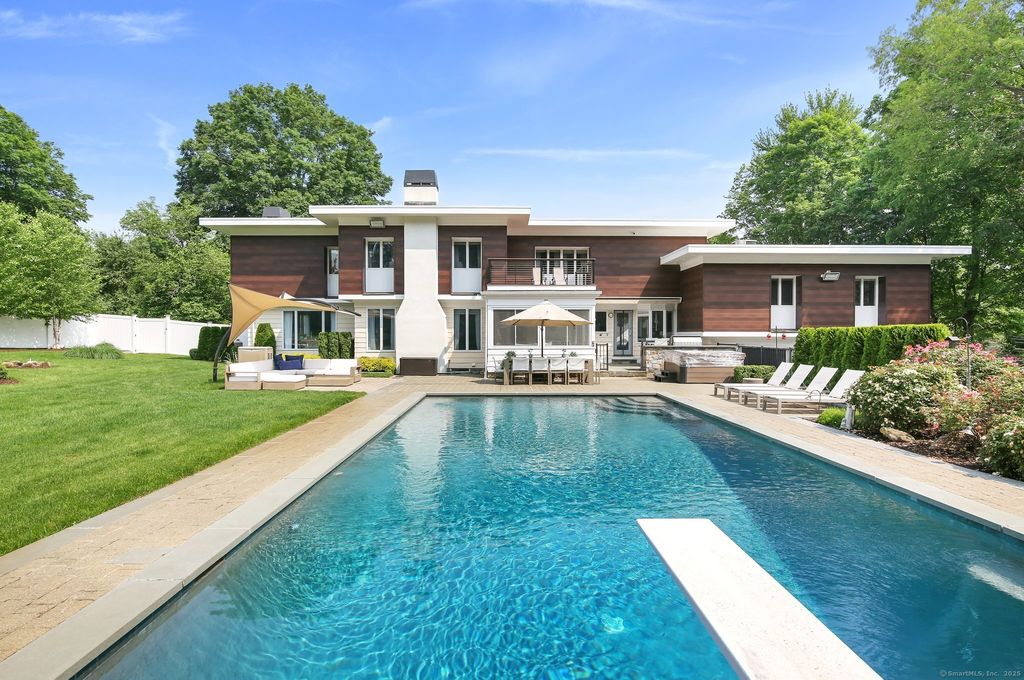 39 Wedgemere Road, Stamford, CT 06905