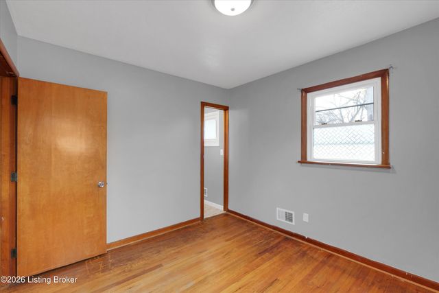 2322 Perth Dr, Louisville, KY 40216