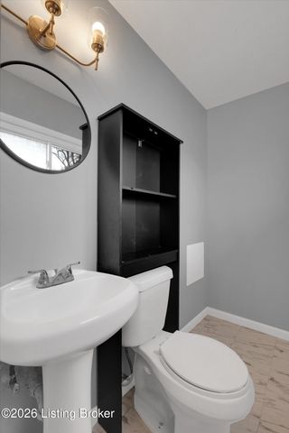 2322 Perth Dr, Louisville, KY 40216