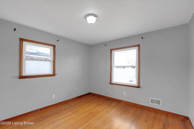 2322 Perth Dr, Louisville, KY 40216