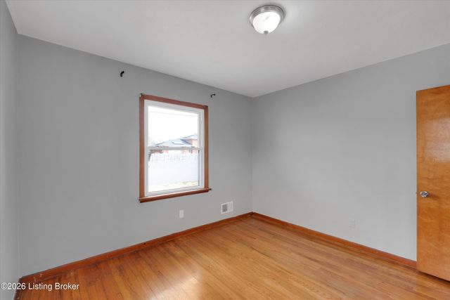 2322 Perth Dr, Louisville, KY 40216