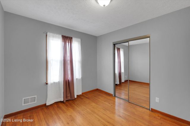 2322 Perth Dr, Louisville, KY 40216