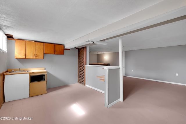 2322 Perth Dr, Louisville, KY 40216