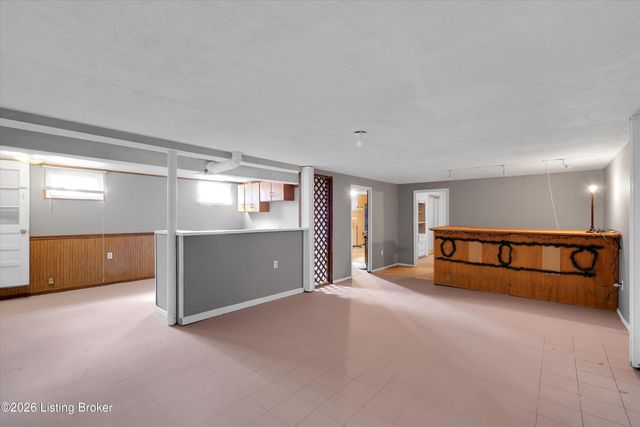 2322 Perth Dr, Louisville, KY 40216