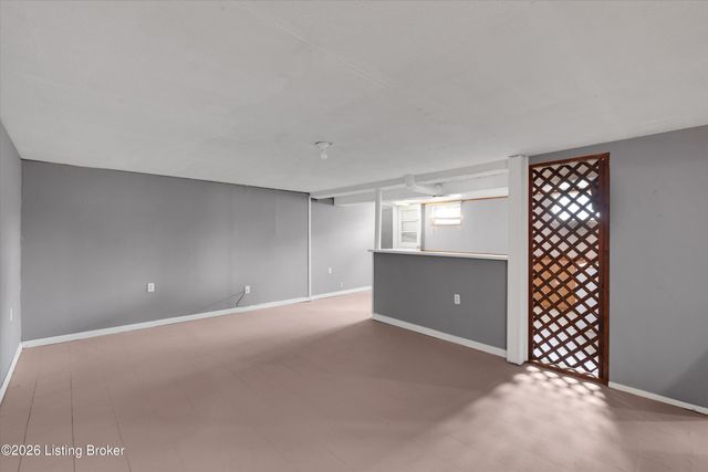 2322 Perth Dr, Louisville, KY 40216