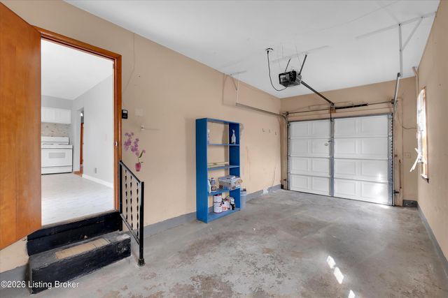 2322 Perth Dr, Louisville, KY 40216