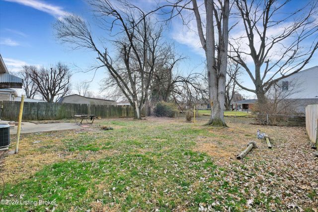 2322 Perth Dr, Louisville, KY 40216