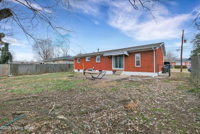 2322 Perth Dr, Louisville, KY 40216