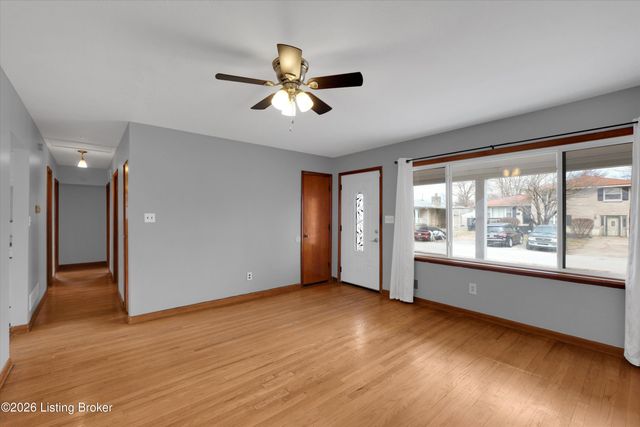 2322 Perth Dr, Louisville, KY 40216