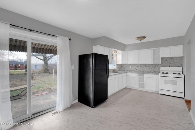 2322 Perth Dr, Louisville, KY 40216