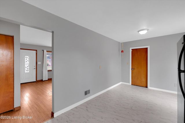 2322 Perth Dr, Louisville, KY 40216