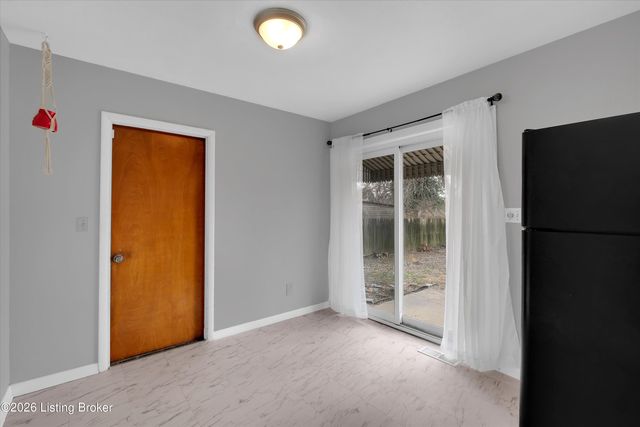 2322 Perth Dr, Louisville, KY 40216