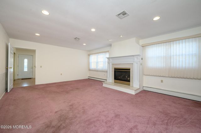 27 Bahamia Drive, Toms River, NJ 08757